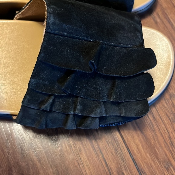 Vionic size 6 wide - Picture 2 of 4